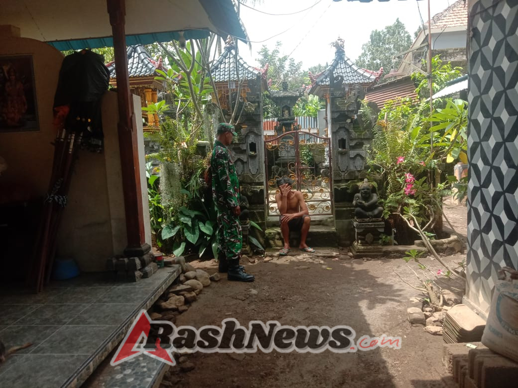 Cek Situasi Pasca Musibah Banjir, Babinsa Semarapura Kangin Tegaskan Kondisi Terkini Aman Terkendali