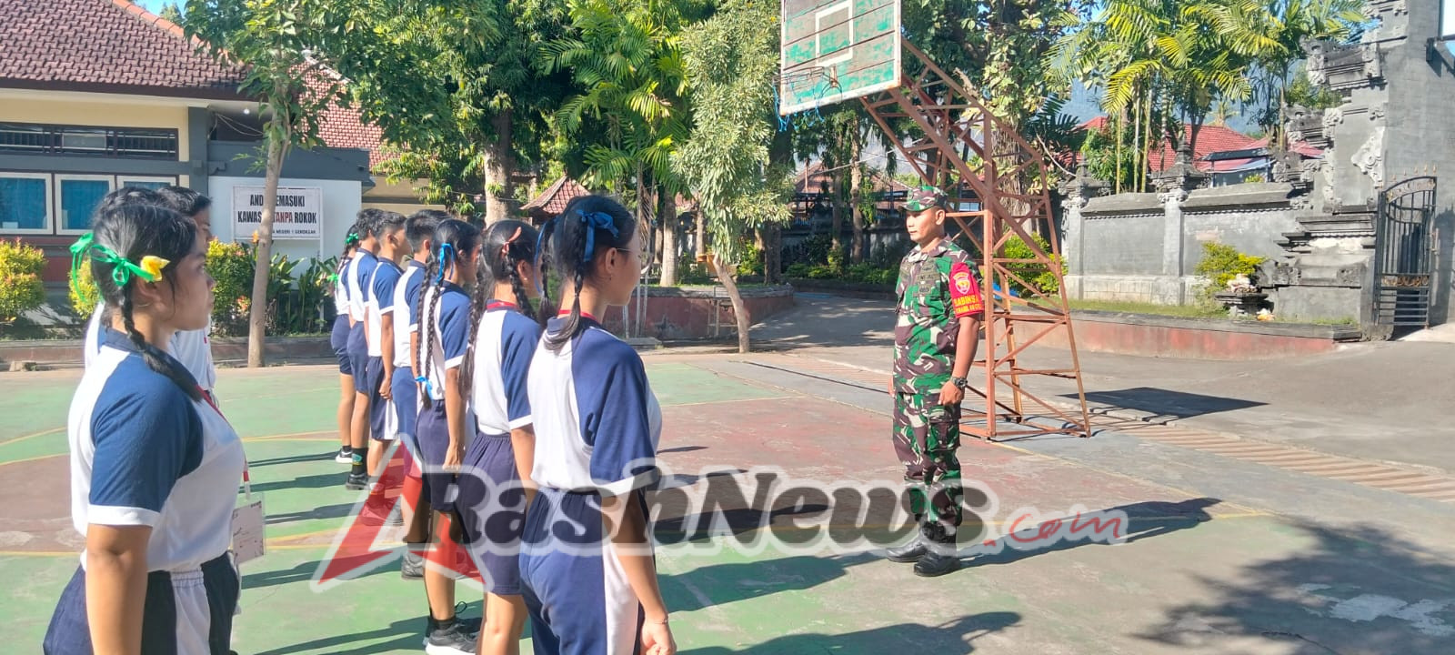 TNI Manunggal Bersama Pelajar: Koramil 08 Gerokgak Gembleng Calon OSIS SMA Negeri 1 Gerokgak