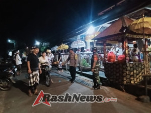 Polsek Tegallalang Bersama TNI dan Pecalang Amankan Kegiatan Piodalan di Pura Dadia Pasek Gel Gel