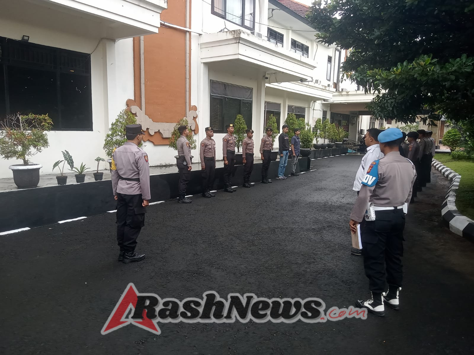 Anggota Lantas Polres Karangasem Laksanakan Serah Terima Tugas Jaga