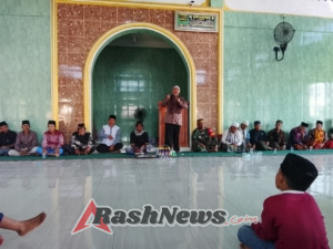 Sertu Ismail Dampingi Warga Beru Gelar Maulid Nabi Muhammad SAW di Masjid Muhajirin