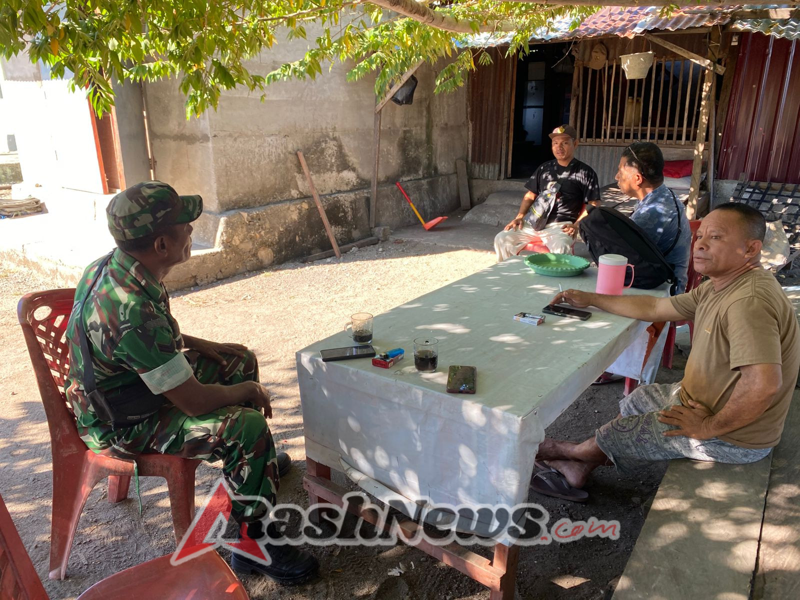 Babinsa Kodim 1602/Ende Gencarkan Pengamanan Wilayah, Warga Sambut Positif Kehadiran TNI