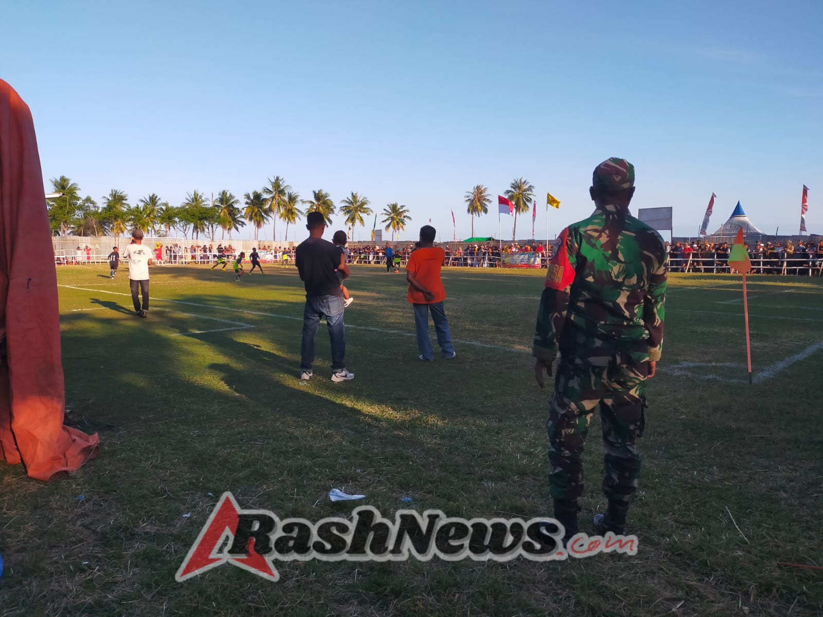 Babinsa Aktif di Tengah Masyarakat, Hadiri dan Amankan Laga Mini Soccer U-13 di Ende