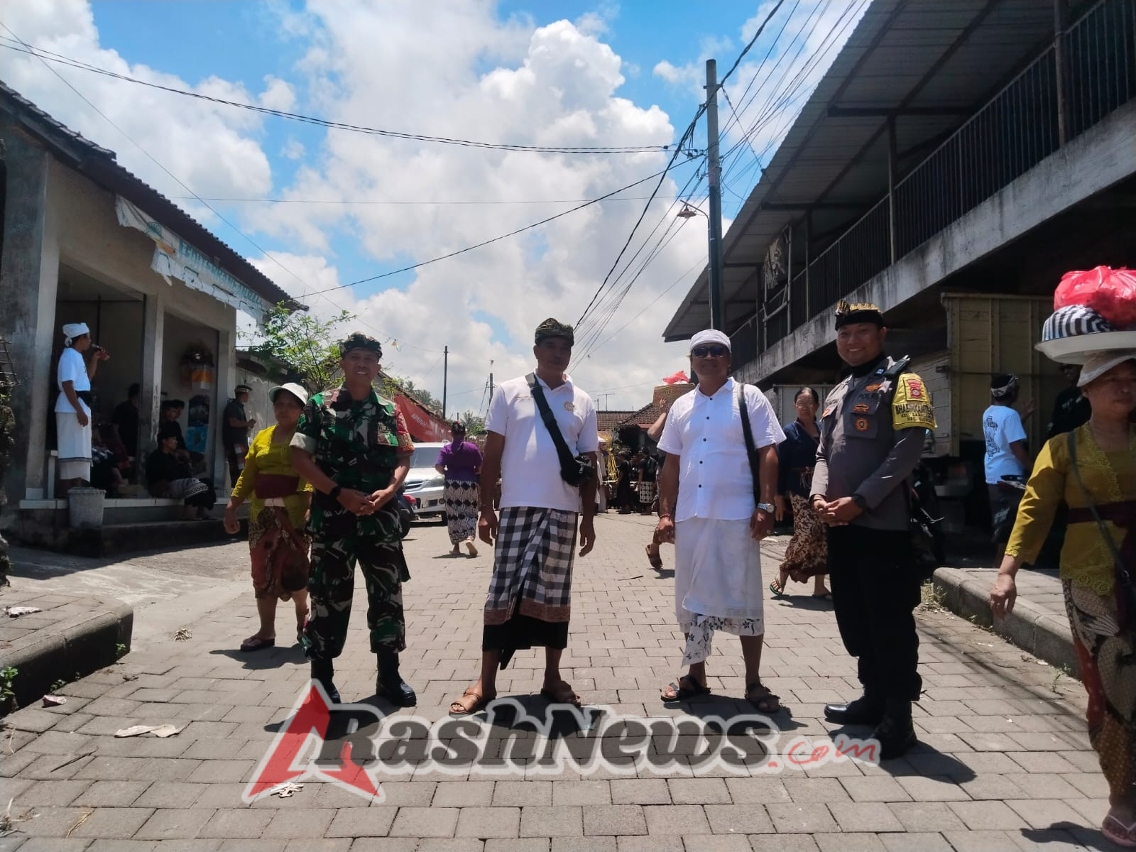 Kehadiran Babinsa Ciptakan Rasa Aman dalam Upacara Pitra Yadnya
