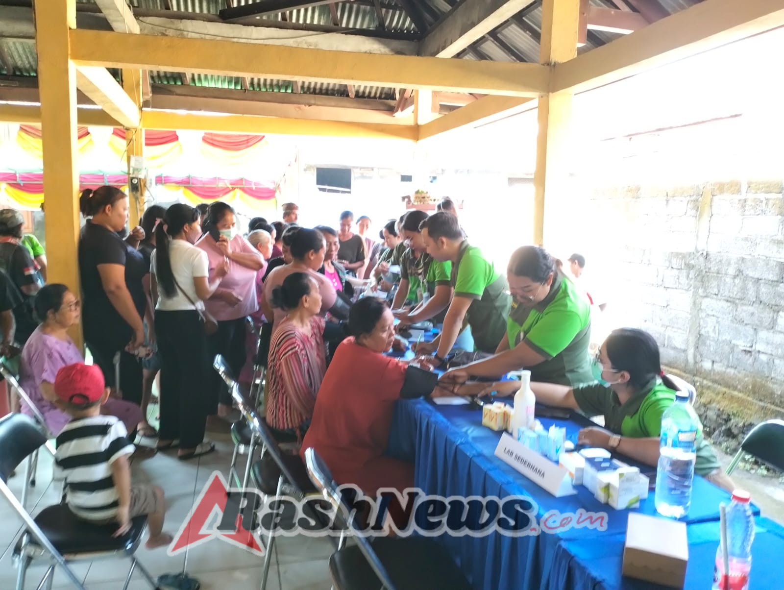 Masyarakat antusias cek kesehatan bersama RSU Kertha Husada Tingkatkan Kesehatan Masyarakat Desa