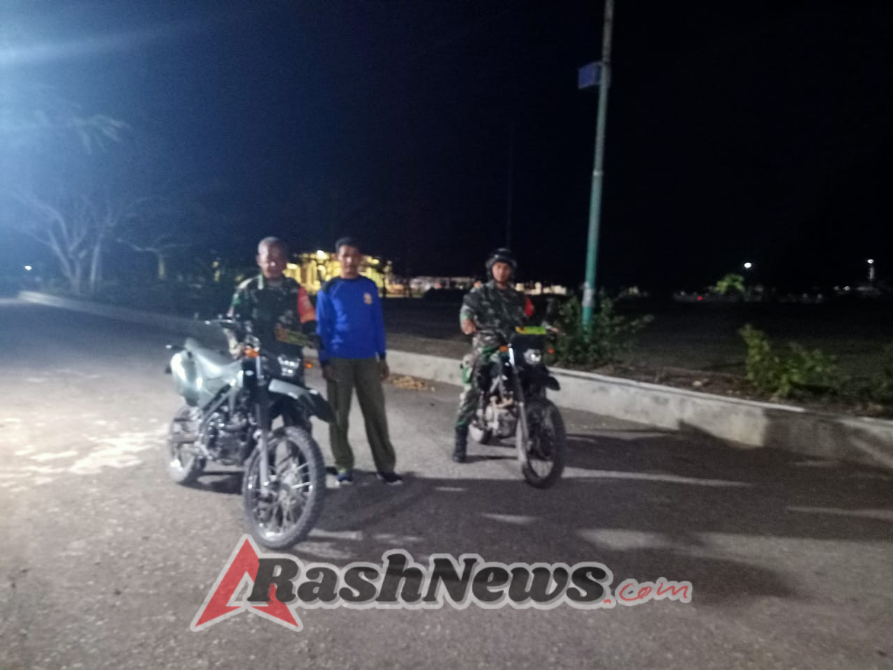 Babinsa Koramil 01/Ba’a Patroli Malam Pantau Wilayah Agar Tetap Aman