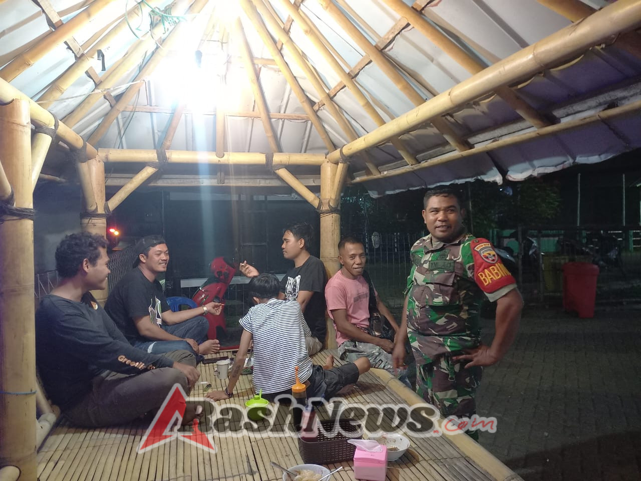 Tingkatkan Kamtibmas, Babinsa Sekongkang Ajak Warga Bersama Jaga Lingkungan