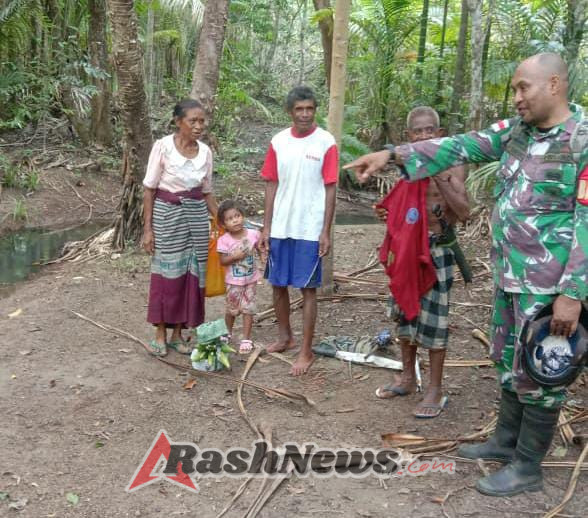 Babinsa Koramil 1618-04/Bisel Ajak Warga Desa Tapenpah Waspadai Paham Radikalisme dan Kenakalan Remaja