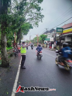 Polres Bangli Laksanakan Pengaturan Arus Lalu Lintas di Pagi Hari