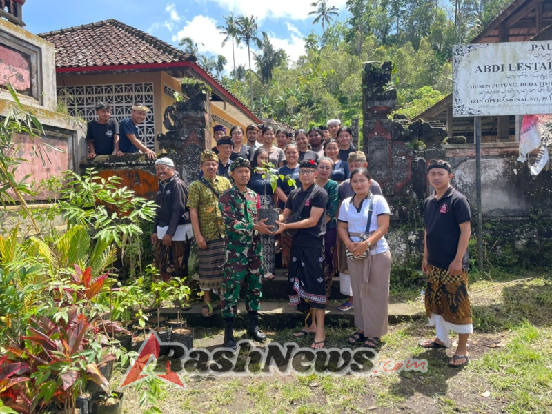 Babinsa Duda Timur hadiri kegiatan pembinaan yowana dan pemberian pohon upakara, upaya siapkan pemimpin muda berintegritas.
