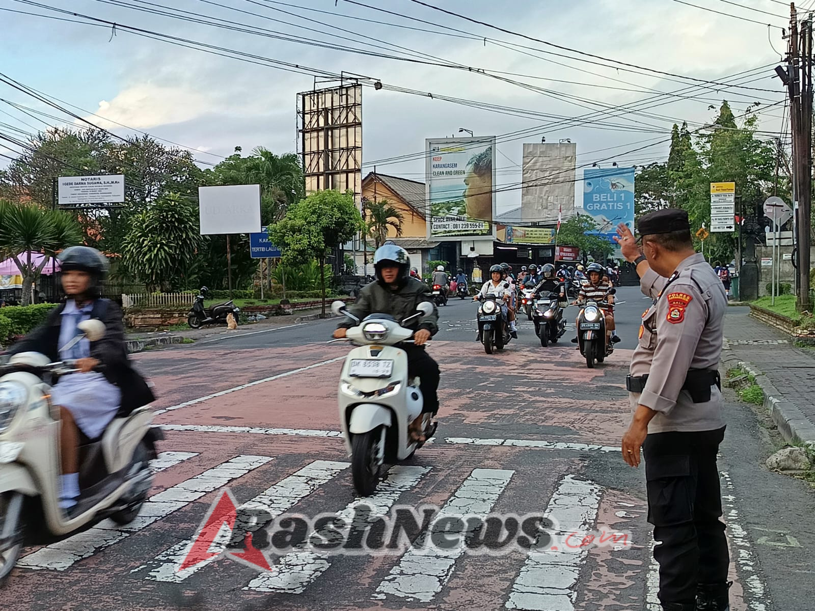 “Sebagai Bentuk Kepedulian Polri Terhadap Masyarakat Personil Sat Binmas Laksanakan Strong Point Pagi