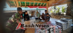 Babinsa Seteluk Tengah Dampingi Program Makan Bergizi Gratis di Posyandu