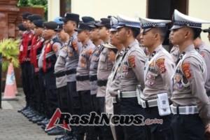 Wakapolres Bandara Ngurah Rai Tekankan Profesionalisme dan Etika Pelayanan dalam Apel Pagi Jampimpinan