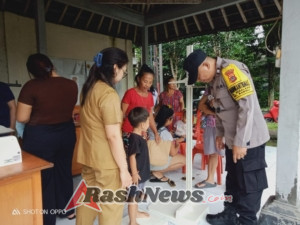 Bhabinkamtibmas Sambangi Kegiatan Posyandu di Lingk. Petak Bebalang Bangli