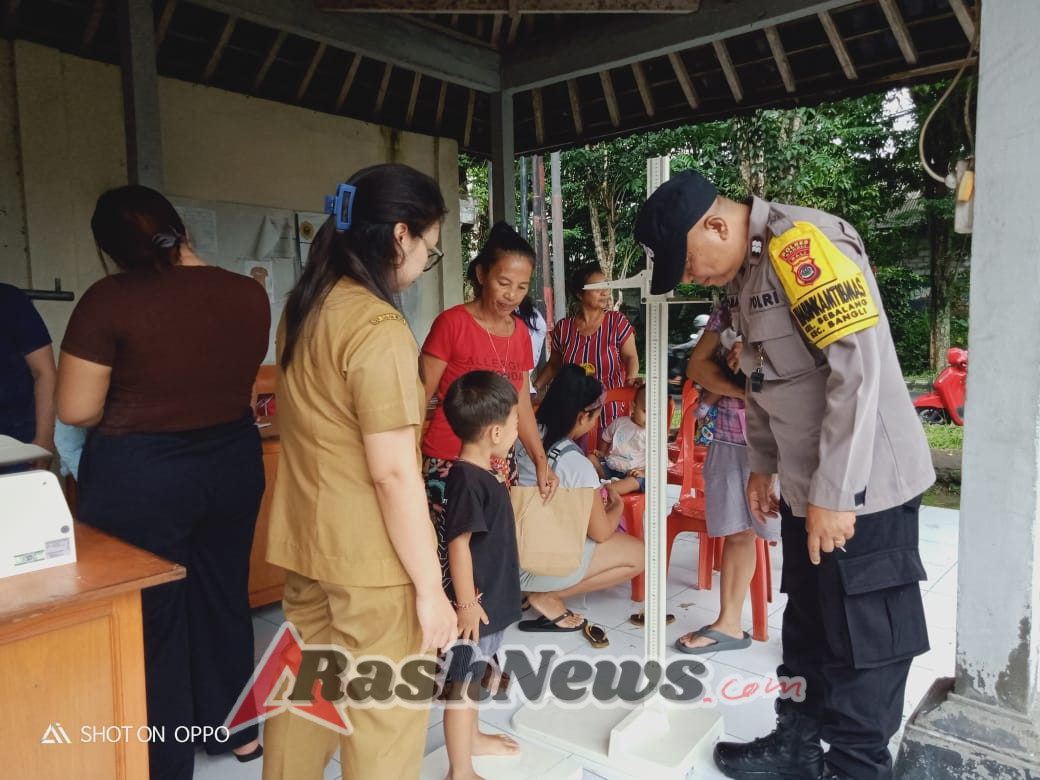 Bhabinkamtibmas Sambangi Kegiatan Posyandu di Lingk. Petak Bebalang Bangli