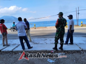 Sinergi Babinsa dan Staf Kecamatan Ende Utara, Pastikan Jalur Strategis Aman dan Bersih