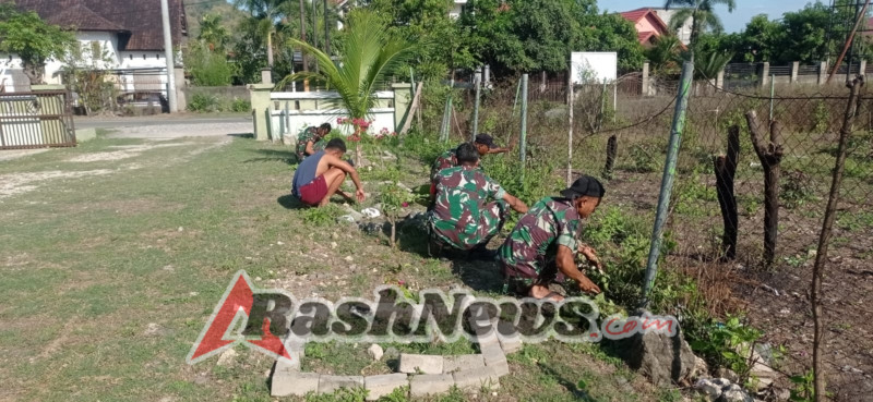 Koramil 1628-05/Jereweh Kompak Gelar Kerja Bakti Pembenahan Pangkalan