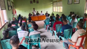 Tingkatkan Partisipasi TNI, Babinsa Serda Ariance Hadiri Rapat Pembangunan Desa