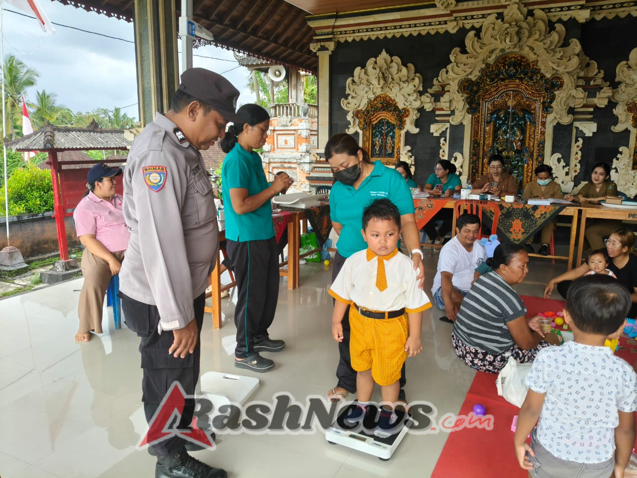 Bhabinkamtibmas Desa Beraban Seltim, sambang Pos Yandu Balita