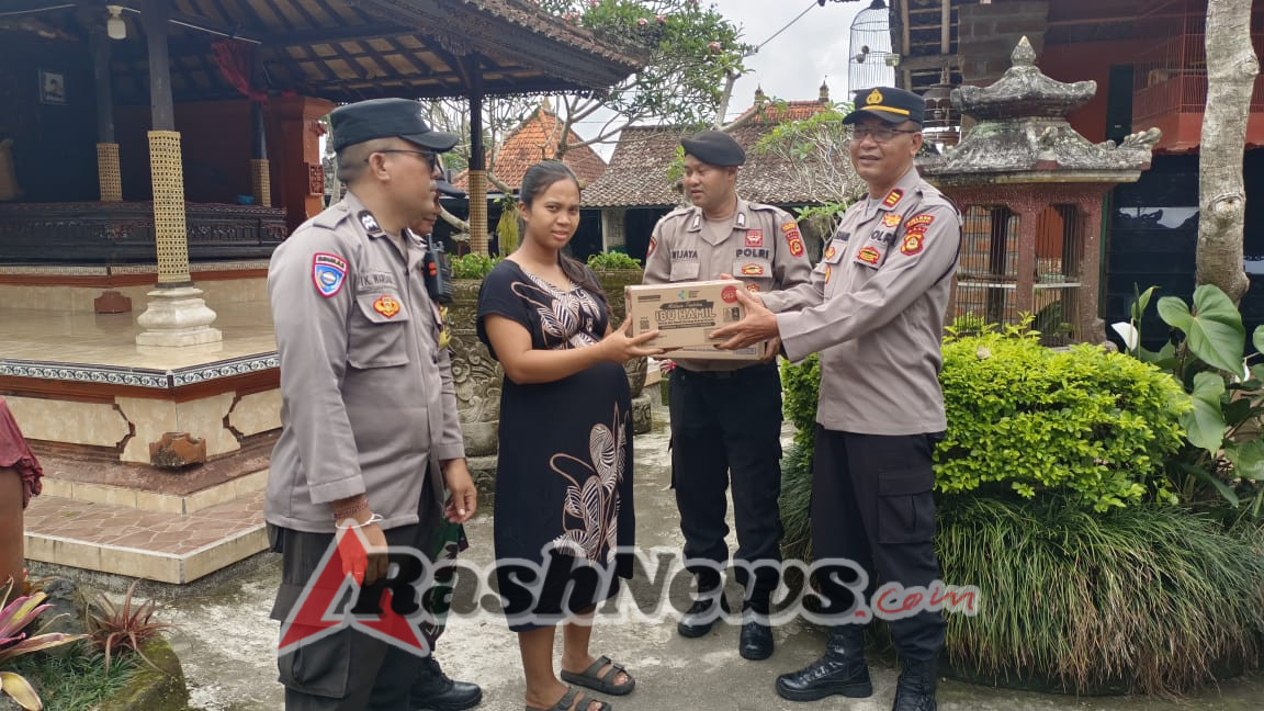 Kapolsek Marga Berikan Makanan Tambahan Kepada Ibu Hamil Cegah Stunting