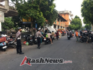 Pasar Timur Amlapura terpantau Landai Lancar dengan adanya Sat Lantas Polres Karangasem