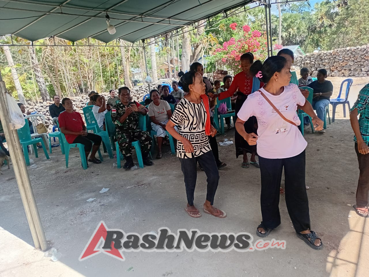Babinsa Batutua Hadiri Pesta Rakyat Tu’u, Ajak Warga Lestarikan Budaya Rote Ndao