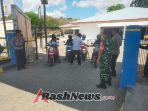 Babinsa Pantai Baru Amankan Keberangkatan Kapal Fery Lakaan Menuju Kupang