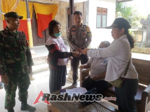 Pencairan BLT DD Didampingi Babinsa, Warga Desa Bunga Mekar Tegaskan Babinsa Beri Rasa Aman Dan Nyaman