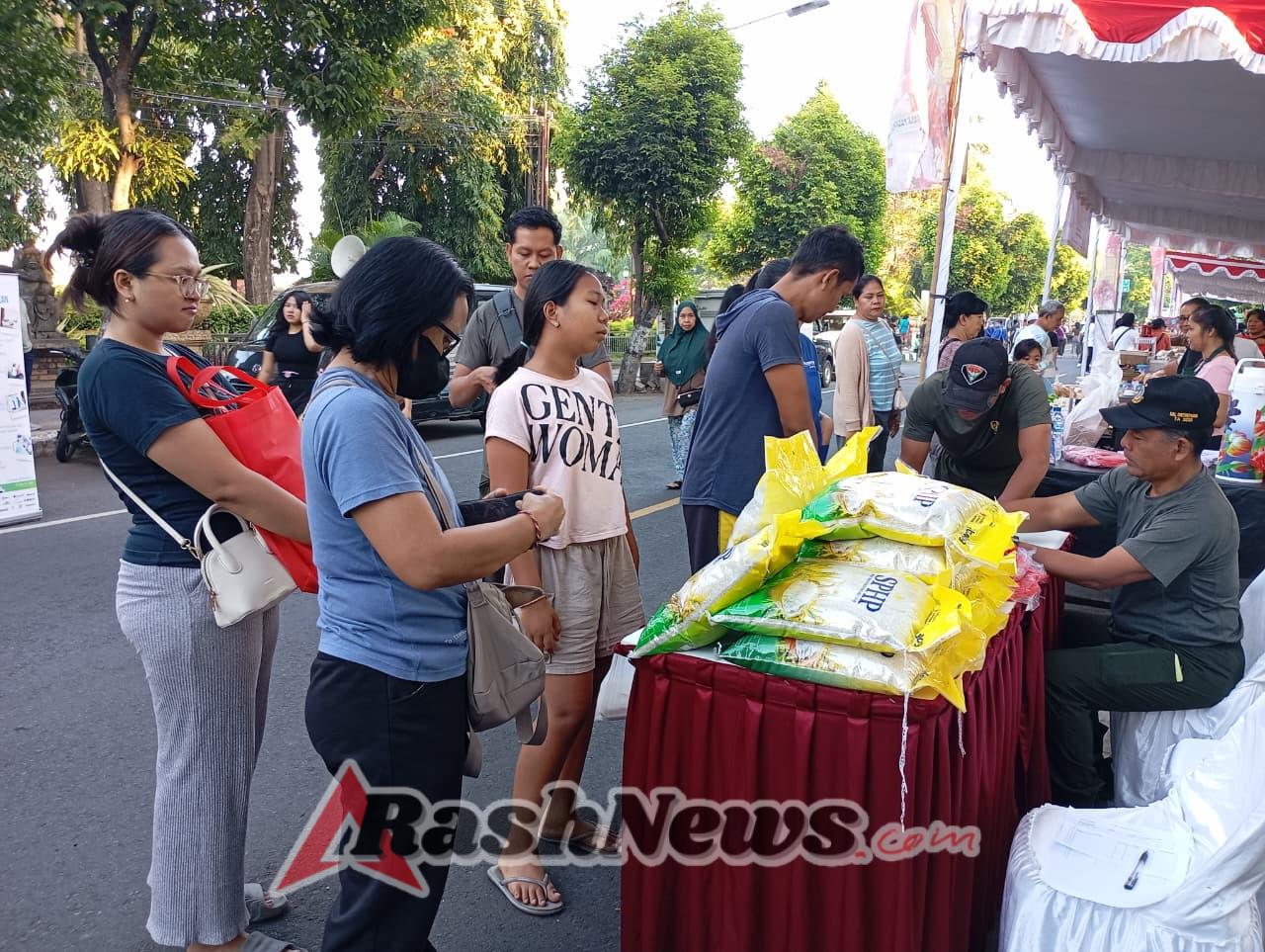 Bupati Buleleng dan Dandim 1609 Hadiri Gelar Pangan Lokal, 140 Sak Beras SPHP Ludes Terjual