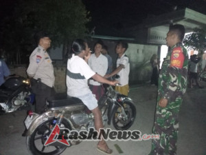 ‎Sinergi Babinsa, Bhabinkamtibmas dan Kawil Jaga Kondusifitas Desa Sikur Barat Lewat Patroli Malam