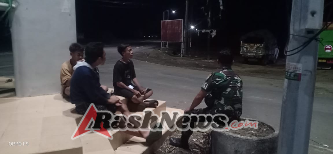 Babinsa Hadir di Tengah Warga, Patroli Malam di Kecamatan Poto Tano Berjalan Kondusif