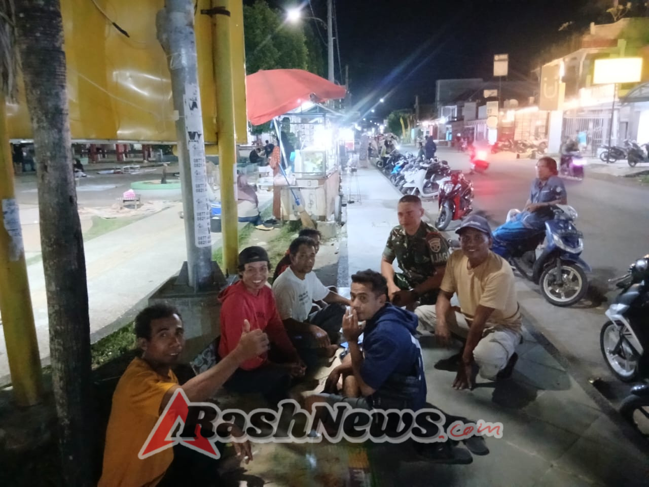 Warga Apresiasi Patroli Babinsa Taliwang yang Teguhkan Rasa Aman di Malam Hari