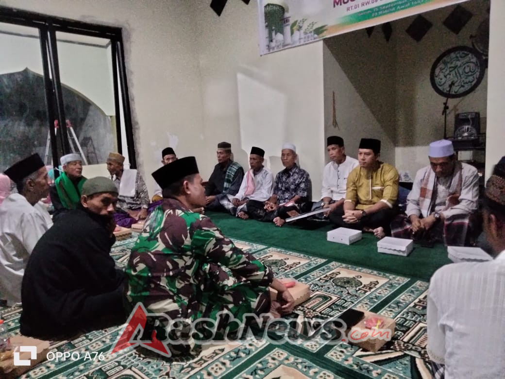 Babinsa Koramil 1628-01/Taliwang Aktif di Tengah Warga, Hadiri Maulid Nabi di Musollah Al-Iqro
