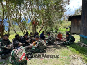 Satgas Yonif 743/PSY Hadirkan Damai dan Kasih di Kampung Ginnik