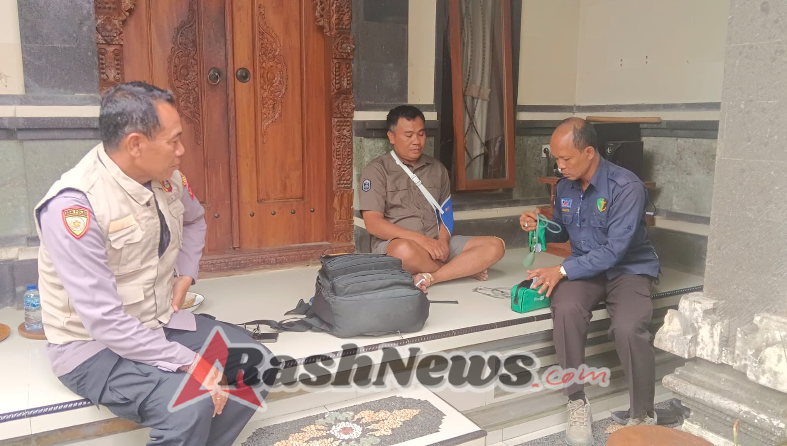 Melalui Home Visit, Kapolsek Ubud Mendampingi Dokkes Polres Gianyar Cek Kesehatan Personil