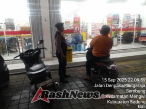 Patroli Wilayah Polsek Mengwi Sambangi Pertokoan Sampaikan Imbauan Kamtibmas
