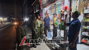 Patroli Wilayah Bhabinkamtibmas Kelurahan Sading Kolaborasi dengan Linmas