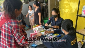 Sidokkes Polresta Denpasar Berikan Pelayanan Kesehatan Bagi Warga Terdampak Banjir Di Jalan Pulau Biak II