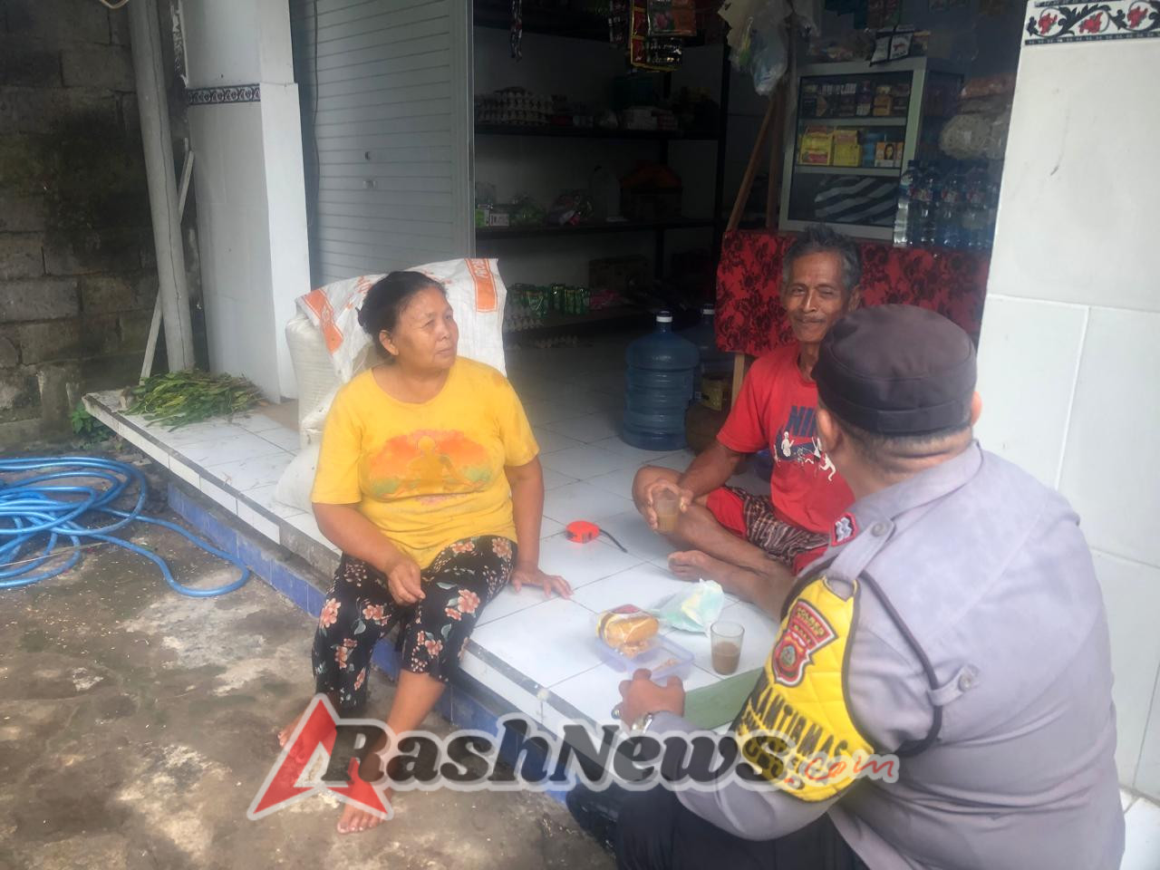 Sambang Warga Binaan, Bhabinkamtibmas Singakerta Ingatkan Bahaya Musim Hujan