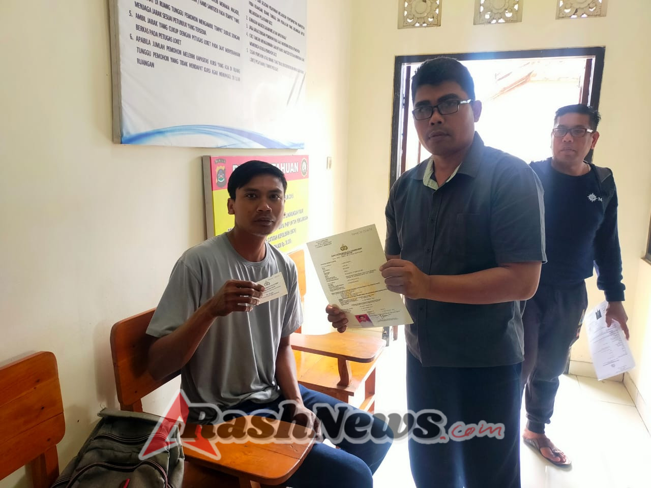 Unit Intelkam Polsek Seltim, Polres Tabanan memberikan pelayanan SKCK.