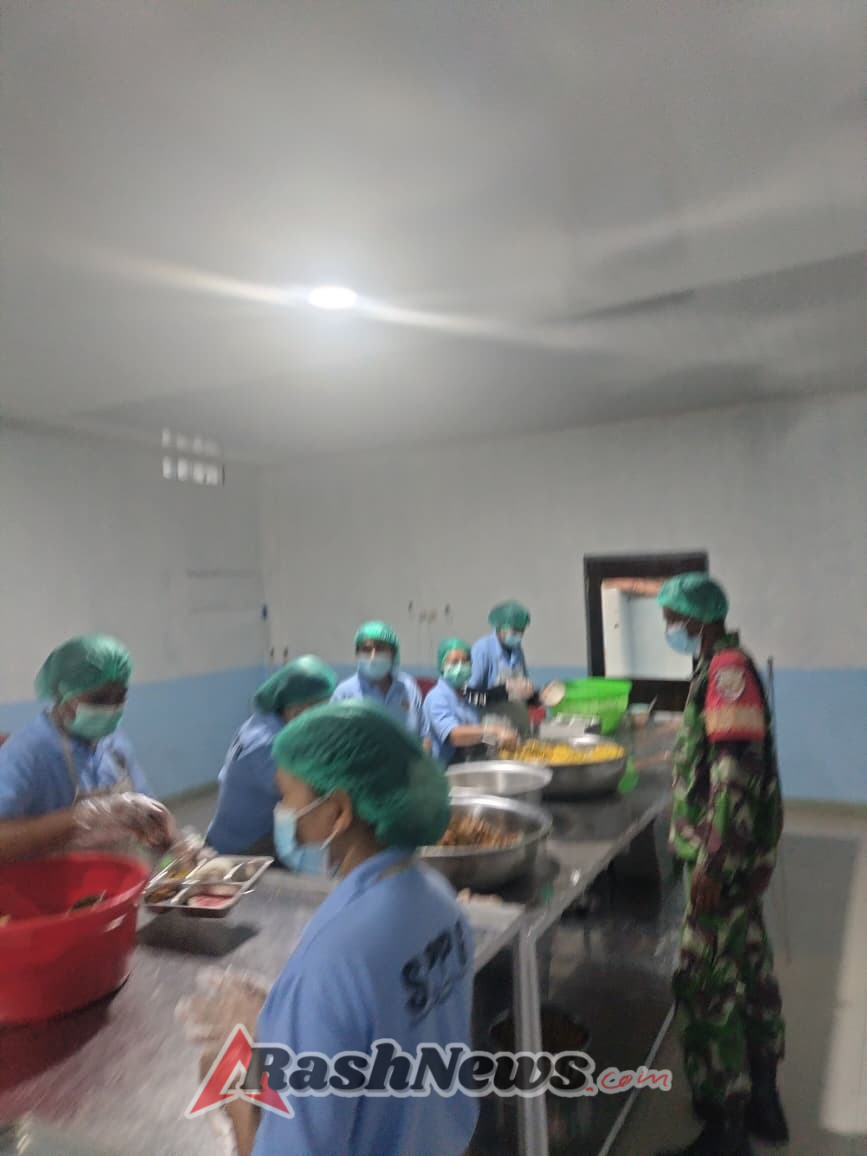 Babinsa Nekmese Dampingi Pembukaan Jalan Baru Kampung Lama