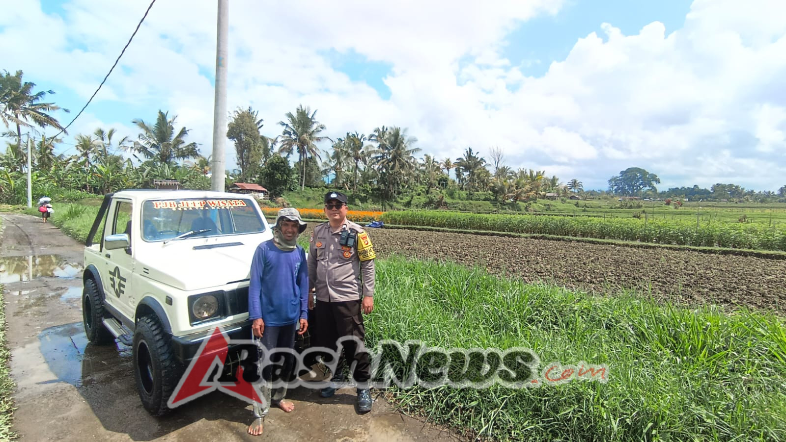 Bhabinkamtibmas Desa Tua Marga Patroli Dialogis dan Sambangi Warga Desa Binaan