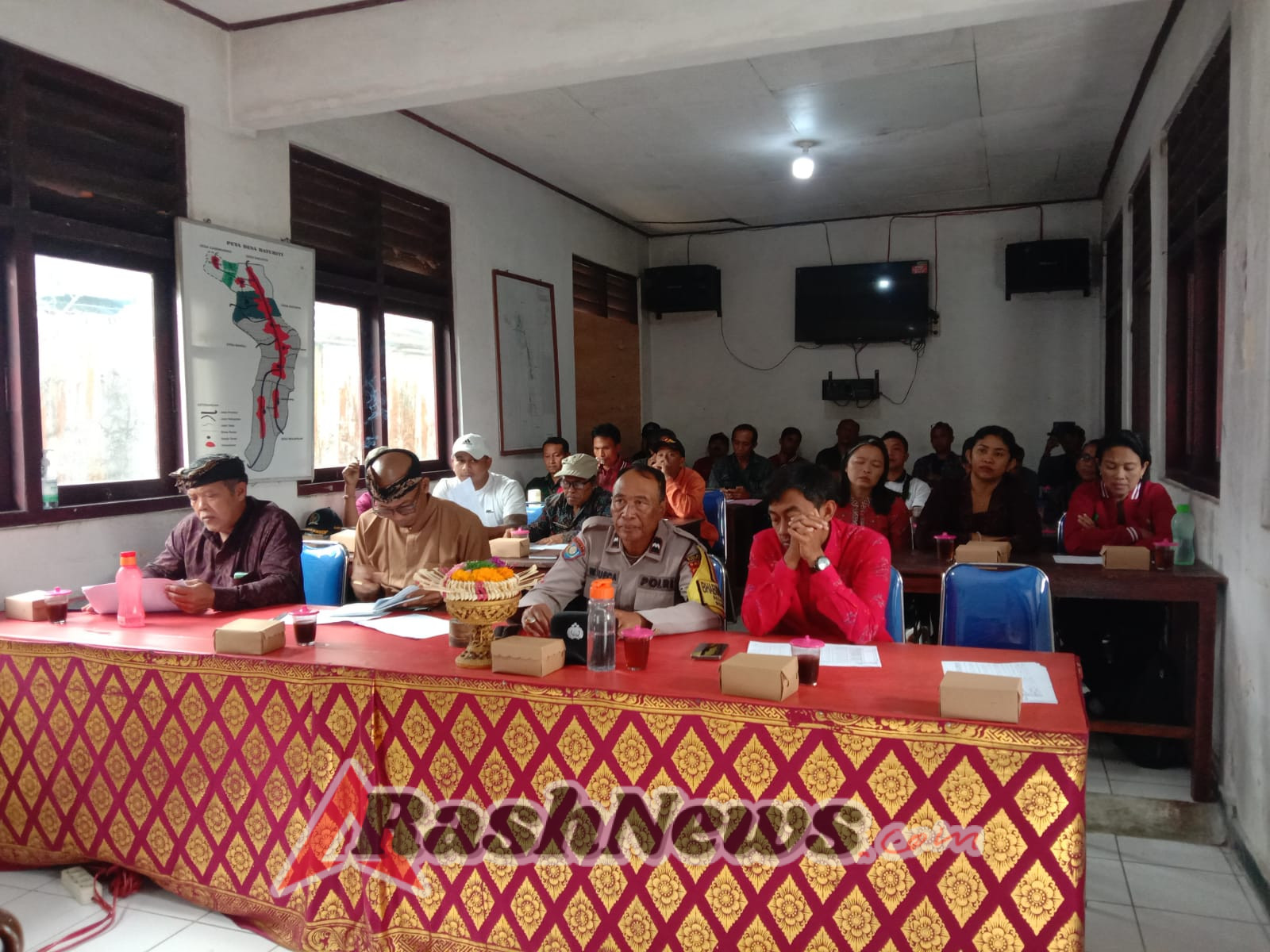 Bhabinkamtibmas Desa Baturiti  Hadiri Musrenbangdes Baturiti