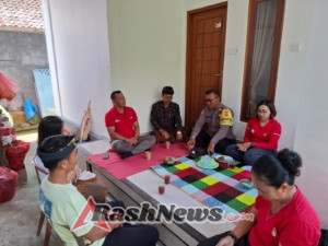 Polsek Selemadeg Serahkan Sarana Kontak untuk Pecalang dan Pemangku