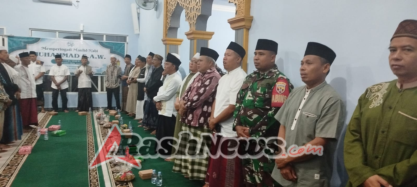 Babinsa dan Bhabinkamtibmas Bersinergi Amankan Peringatan Maulid Nabi Muhammad SAW di Taliwang
