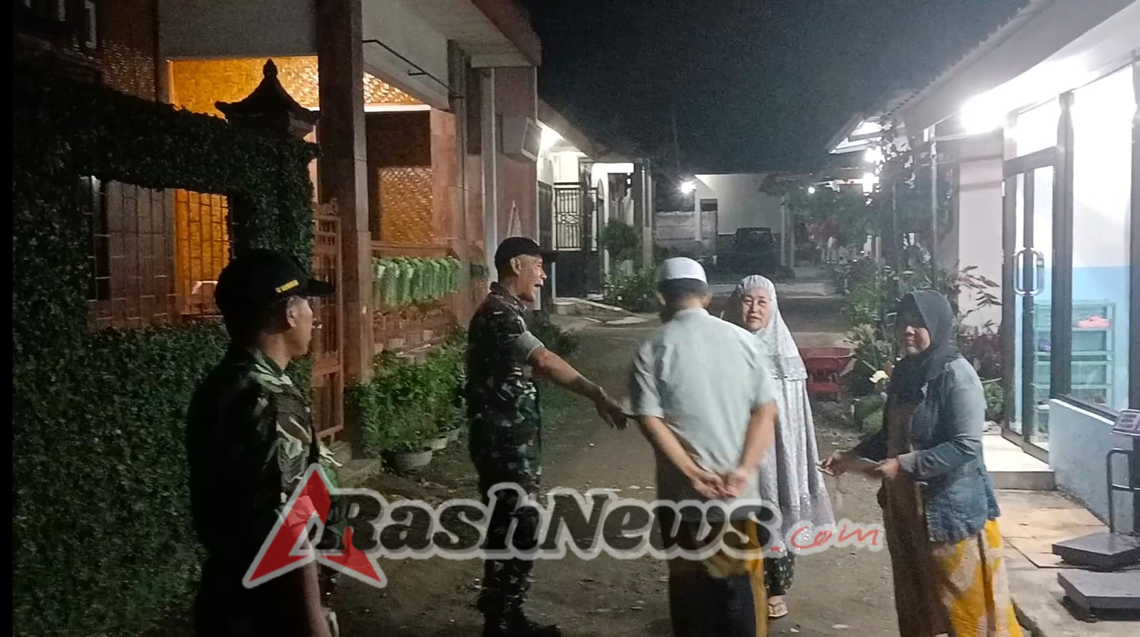 ‎Warga Diminta Aktif dan Solid, Babinsa Sikur Tekankan Pentingnya Kondusifitas Desa