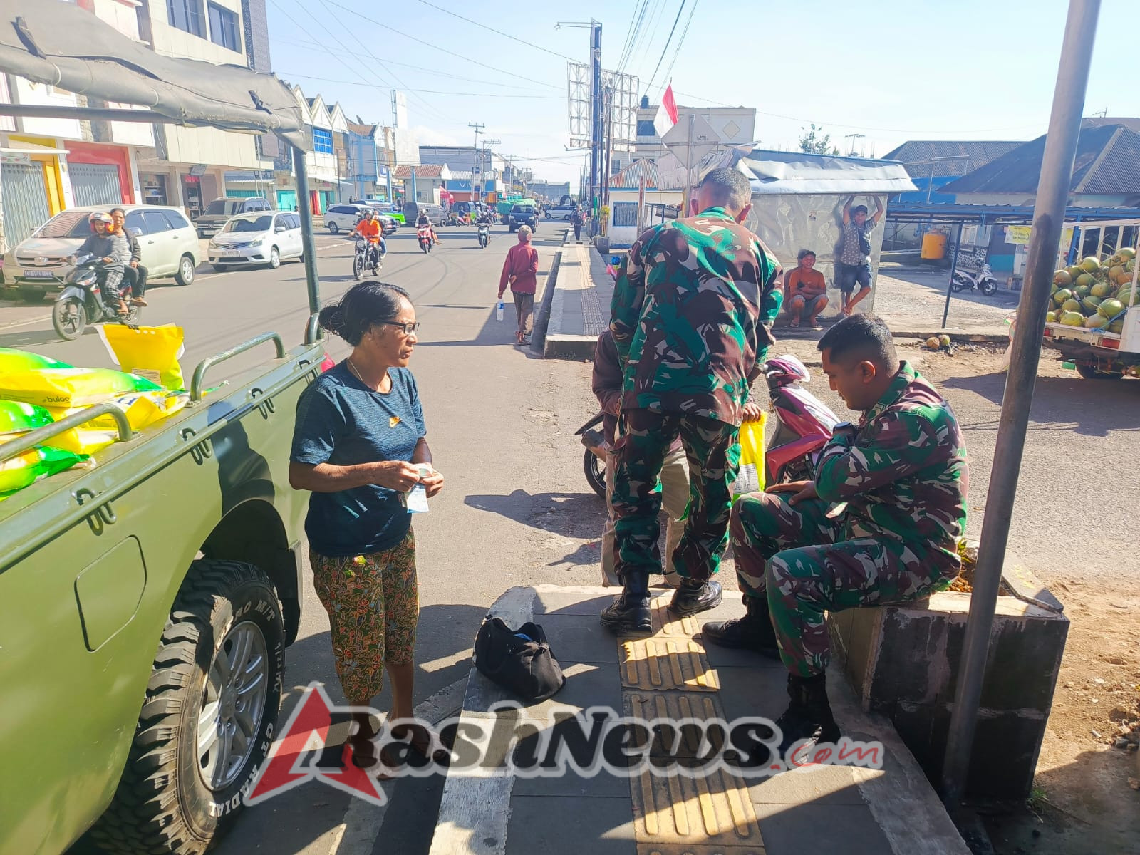 Kodim 1612/Manggarai Gelar Gerakan Pangan Murah, Ringankan Beban Warga di HUT TNI ke-80