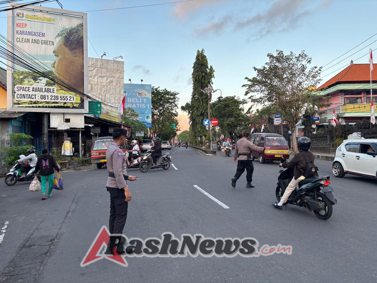 Ciptakan Keselamatan dan Kenyamanan Berlalulintas SatBinmas Rutin melaksanakan Strong Point Pagi
