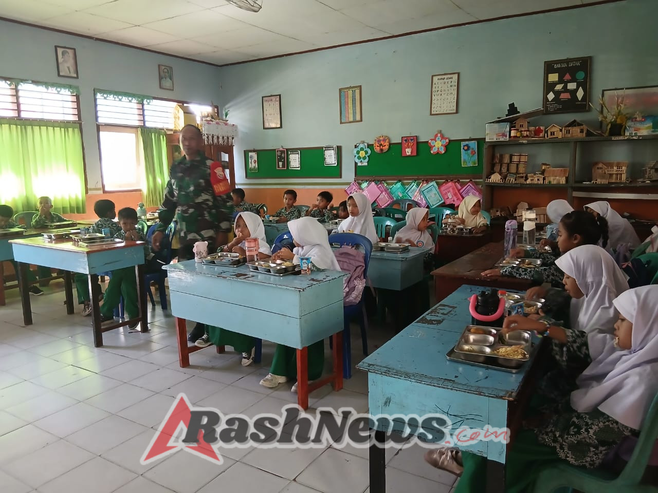 Babinsa Koramil 1628-01/Taliwang Dorong Anak Sekolah Hidup Sehat Lewat MSG