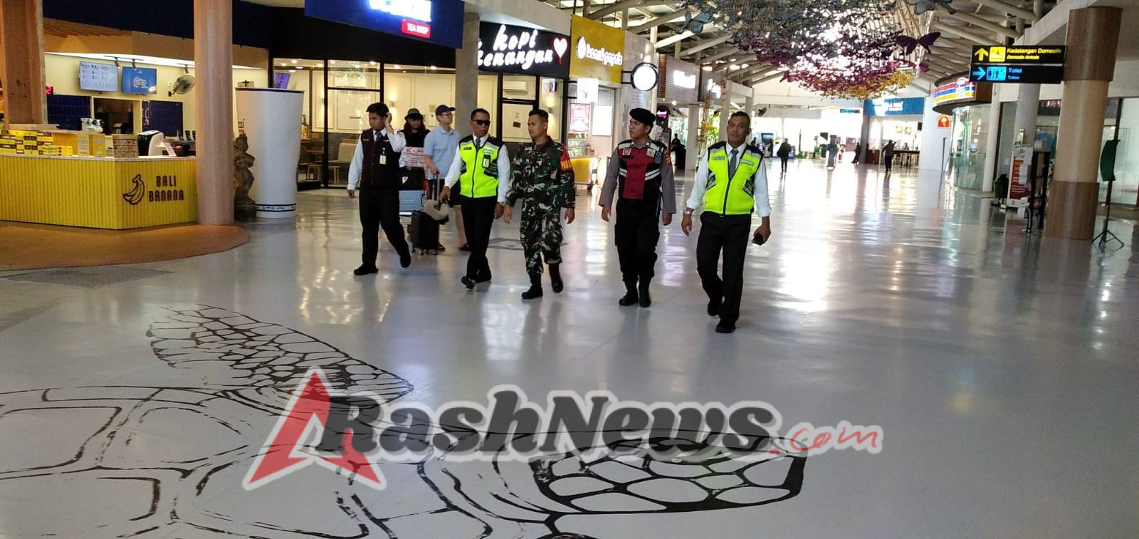 Jaga Kenyamanan Wisatawan, Polres Bandara Ngurah Rai Gelar Patroli Gabungan di Terminal Domestik